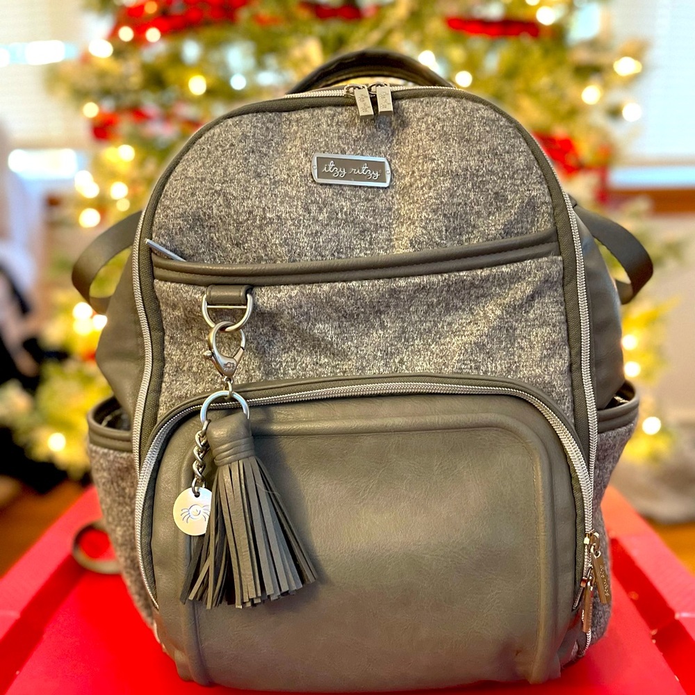Itzy Ritzy Greyson Boss Plus